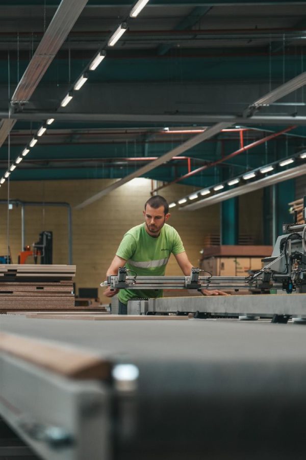 ATELIER D’USINAGE BOIS À COMMANDE NUMÉRIQUE – Image 2